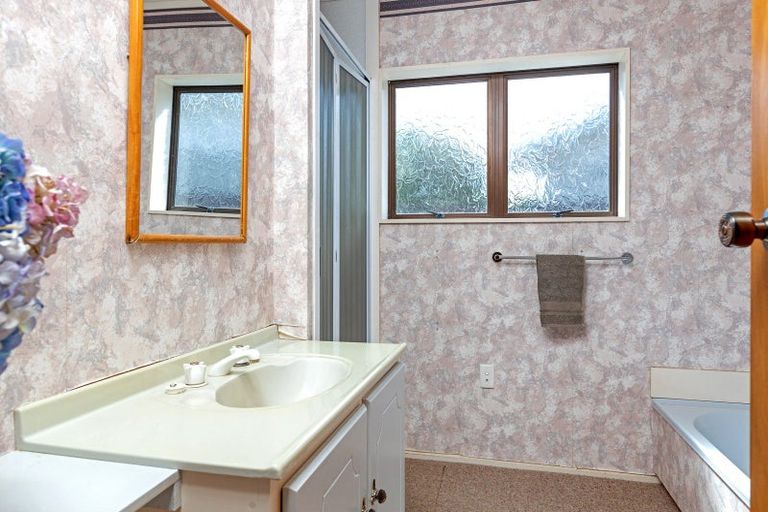 Photo of property in 12 Skipage Grove, Featherston, 5710