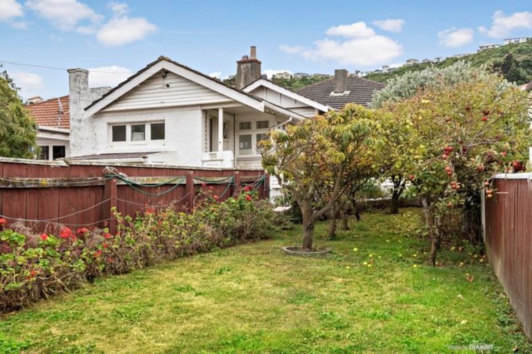 Photo of property in 73 Derwent Street, Island Bay, Wellington, 6023