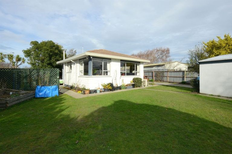 Photo of property in 3 Clivedon Place, Redwood, Christchurch, 8051