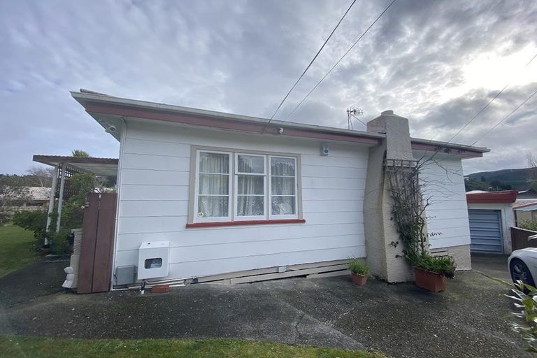 Photo of property in 70 Stokes Valley Road, Stokes Valley, Lower Hutt, 5019