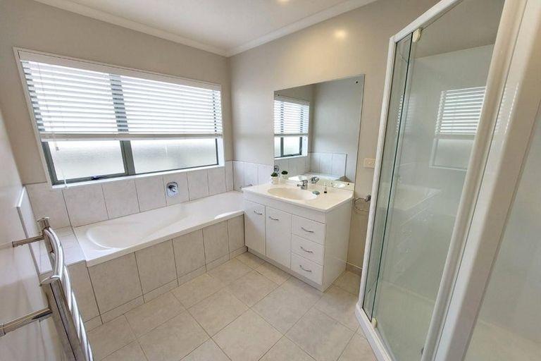 Photo of property in 17a Drake Street, Howick, Auckland, 2014