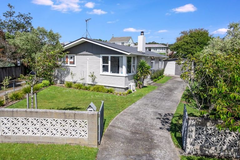 Photo of property in 16 Ruru Crescent, Heretaunga, Upper Hutt, 5018