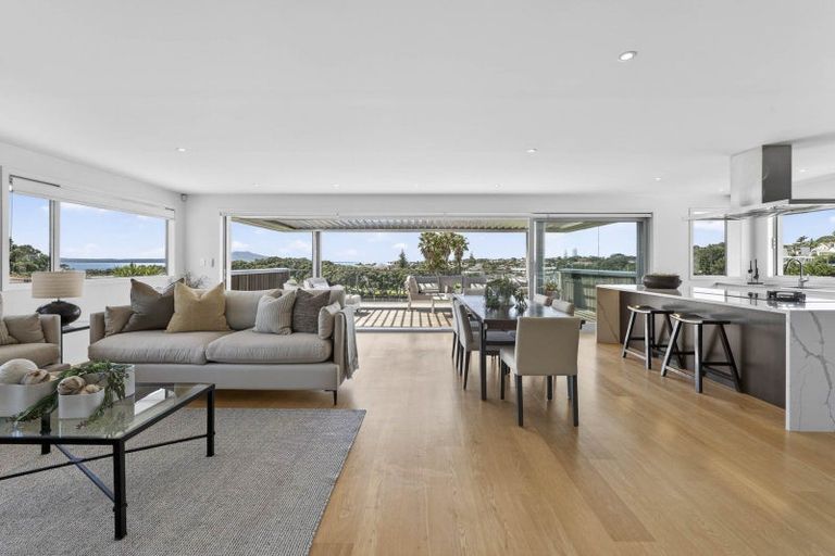 Photo of property in 7 Commodore Parry Road, Castor Bay, Auckland, 0620