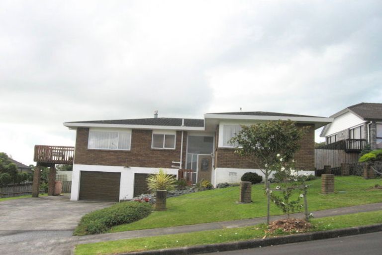 Photo of property in 2 Anure Place, Highland Park, Auckland, 2010