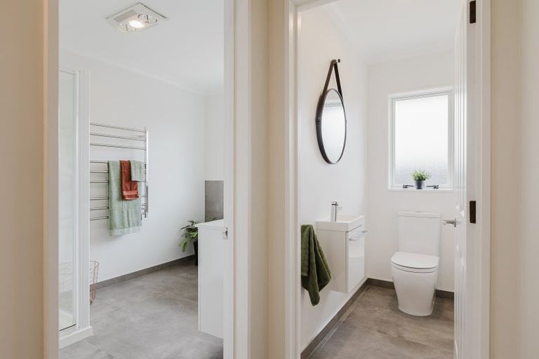 Photo of property in 4 Lourie Way, Fitzherbert, Palmerston North, 4410