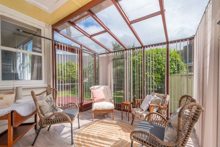 Photo of property in 16 Redwood Avenue, Tawa, Wellington, 5028