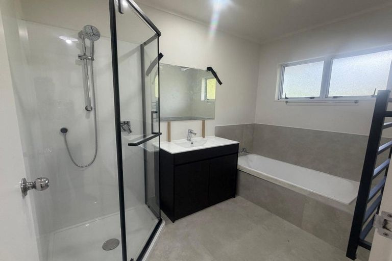 Photo of property in 131c View Road, Sunnyvale, Auckland, 0612