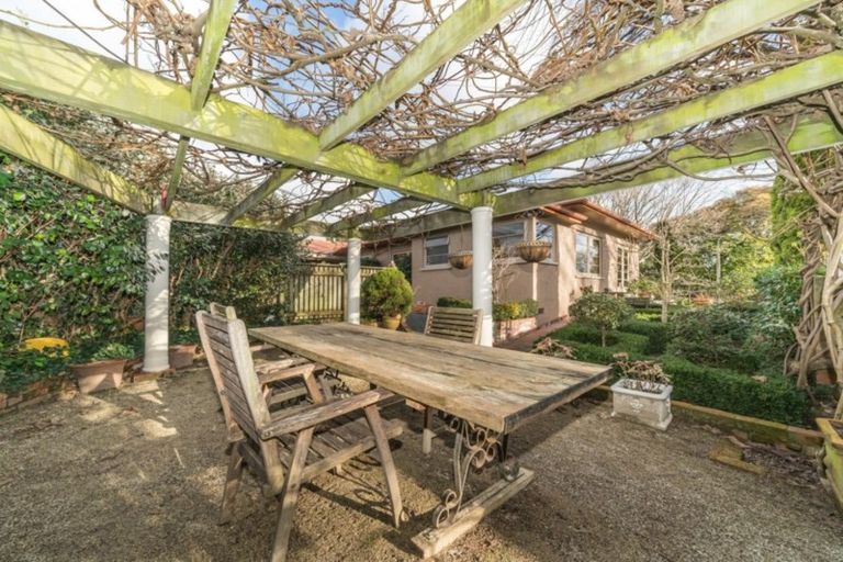 Photo of property in 10 Awatea Terrace, Hokowhitu, Palmerston North, 4410