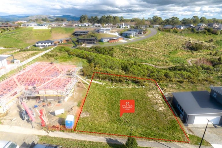 Photo of property in 35 Vaucluse Heights, Fitzherbert, Palmerston North, 4410