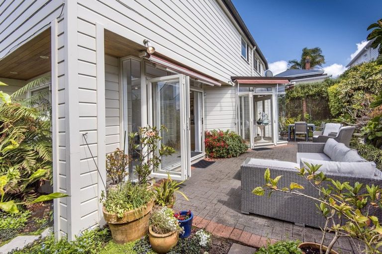 Photo of property in 2/14 Bayview Road, Hauraki, Auckland, 0622