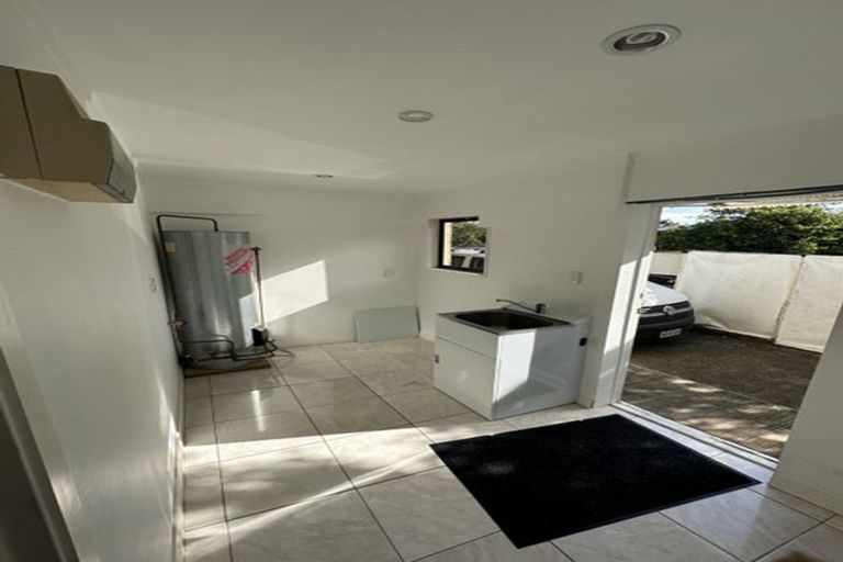 Photo of property in 12 Miller Road, Mangere Bridge, Auckland, 2022