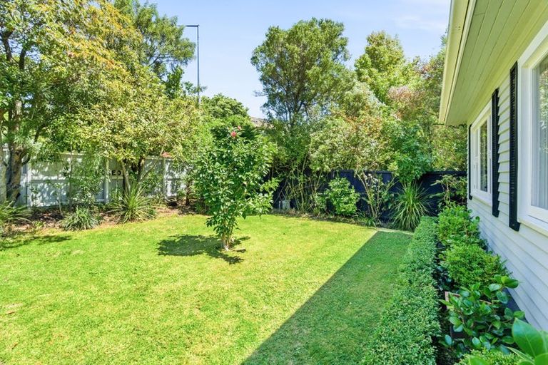 Photo of property in 32 Martindales Road, Heathcote Valley, Christchurch, 8022