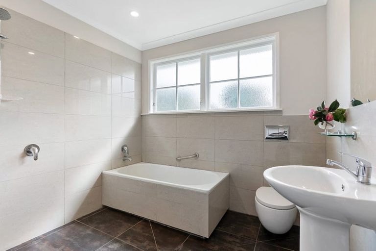 Photo of property in 6 Adonis Place, Half Moon Bay, Auckland, 2012