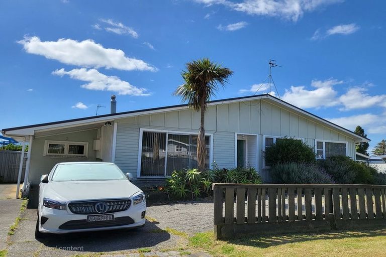 Photo of property in 4a Ngahina Street, Paraparaumu, 5032