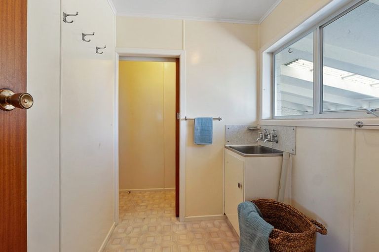 Photo of property in 43 Nevada Drive, Merrilands, New Plymouth, 4312