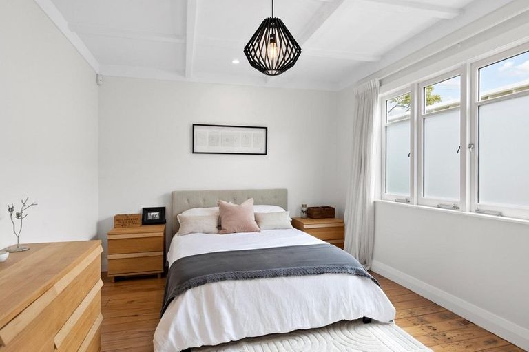 Photo of property in 31 Walmer Road, Point Chevalier, Auckland, 1022