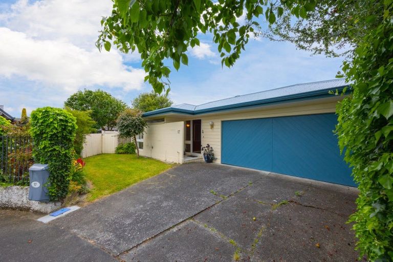 Photo of property in 17 Chilton Grove, Hokowhitu, Palmerston North, 4410