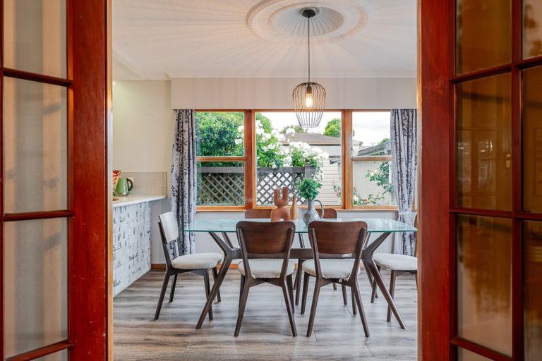 Photo of property in 86 Wikiriwhi Crescent, Awapuni, Palmerston North, 4412