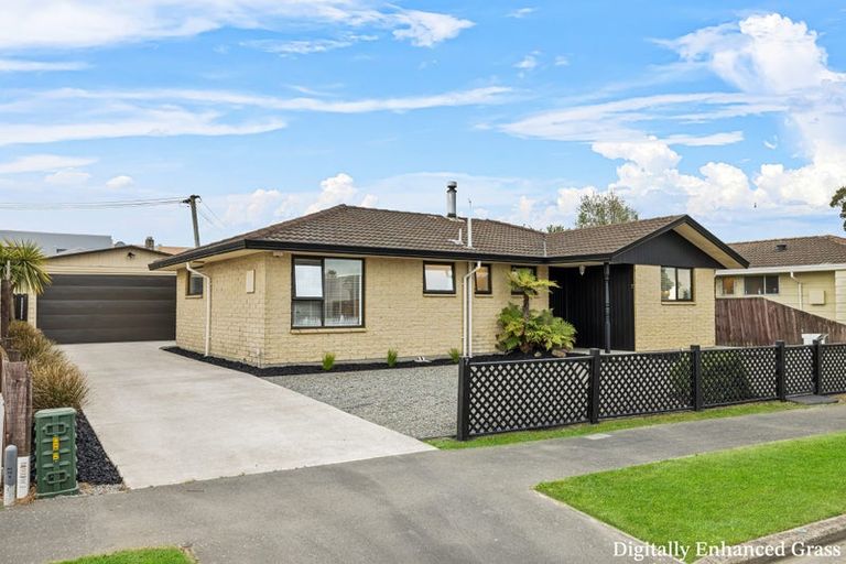 Photo of property in 7 Mchaffies Place, Wainoni, Christchurch, 8061
