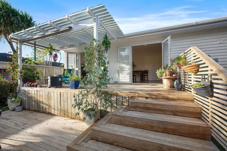 Photo of property in 1/146 Rangatira Road, Beach Haven, Auckland, 0626