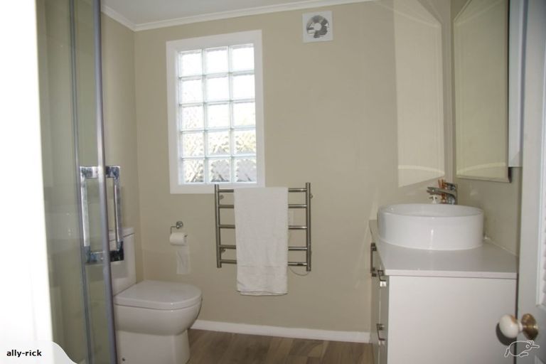 Photo of property in 49 Paynters Avenue, Strandon, New Plymouth, 4312