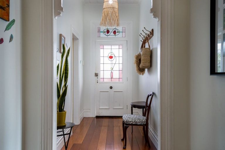 Photo of property in 17 Kowhai Street, Strandon, New Plymouth, 4312