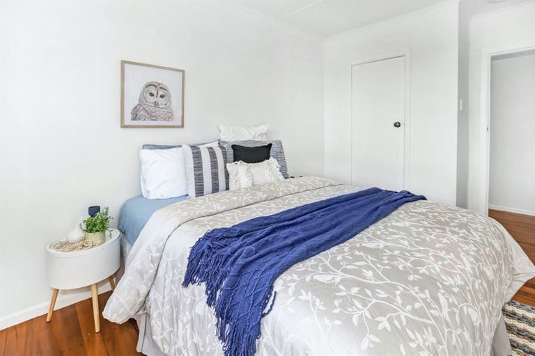 Photo of property in 16 Sasanof View, Ascot Park, Porirua, 5024