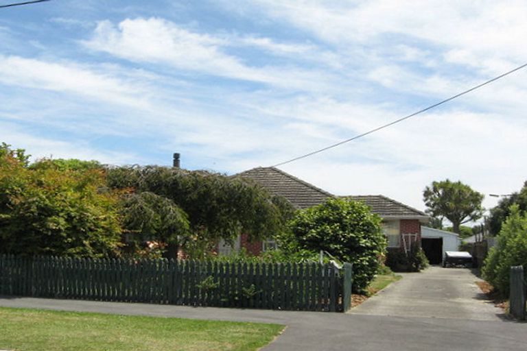Photo of property in 27 Emlyn Place, Avondale, Christchurch, 8061