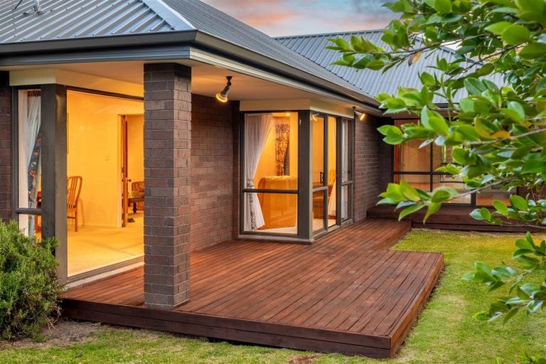 Photo of property in 81 Apsley Drive, Avonhead, Christchurch, 8042