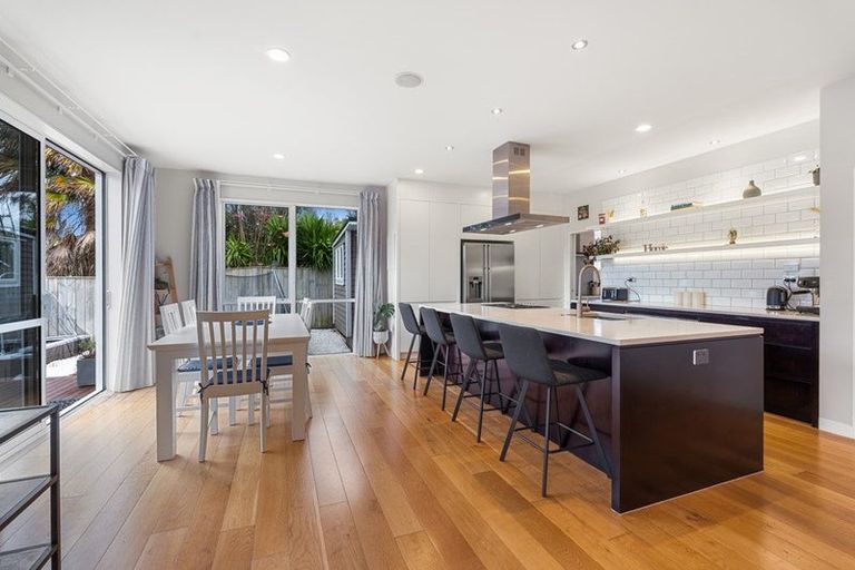 Photo of property in 18 Kahika Grove, Huapai, Kumeu, 0810