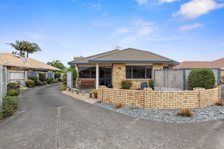 Photo of property in 15 Rosberg Place, Mount Maunganui, 3116