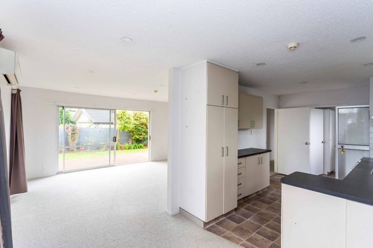 Photo of property in 39 Camden Street, Redwood, Christchurch, 8051