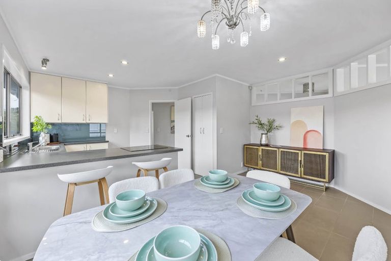 Photo of property in 34 Beechdale Crescent, Pakuranga Heights, Auckland, 2010