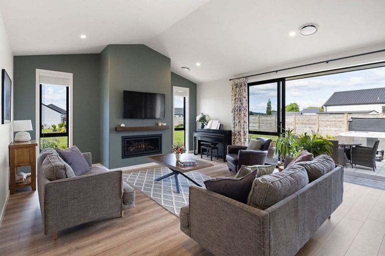 Photo of property in 39 Sunline Drive, Leamington, Cambridge, 3432