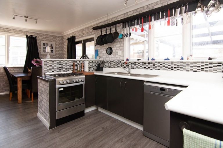 Photo of property in 75 Botanical Road, Takaro, Palmerston North, 4412