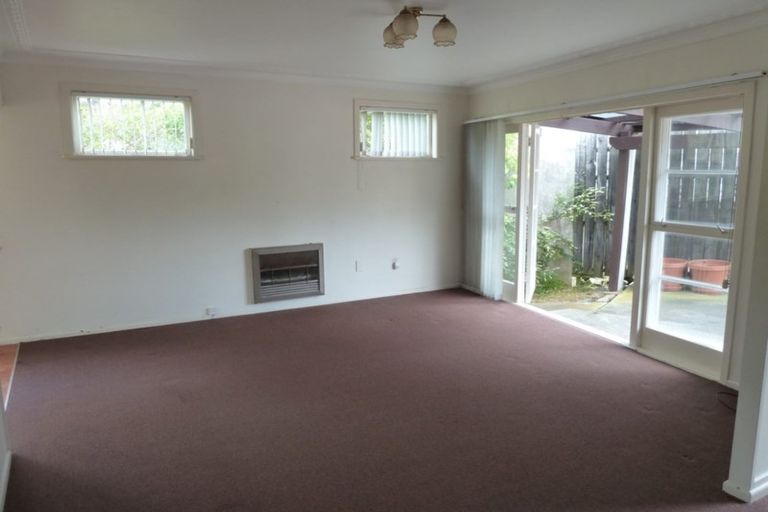 Photo of property in 2/25 Nutsey Avenue, Northcote, Auckland, 0627