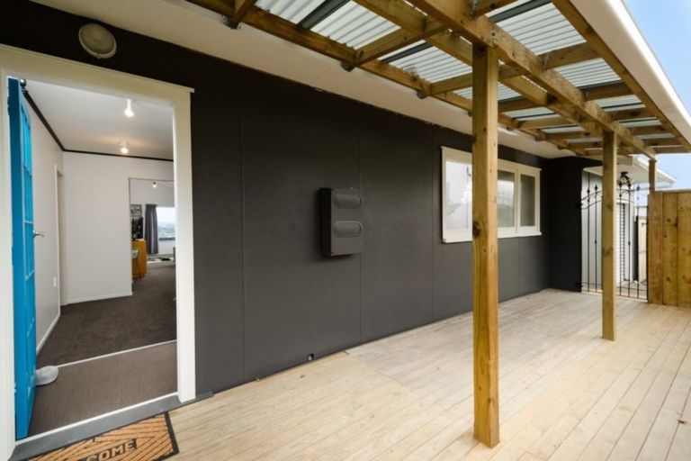 Photo of property in 69 Garfield Road, Helensville, 0800