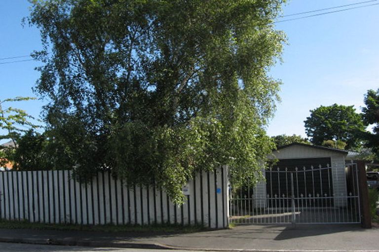 Photo of property in 2/62 Barton Street, Woolston, Christchurch, 8023