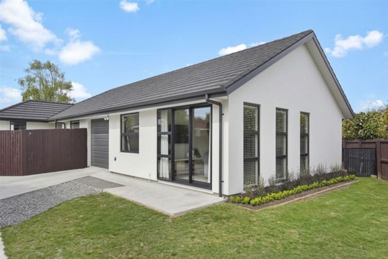 Photo of property in 1/8 Hurst Place, Parklands, Christchurch, 8083