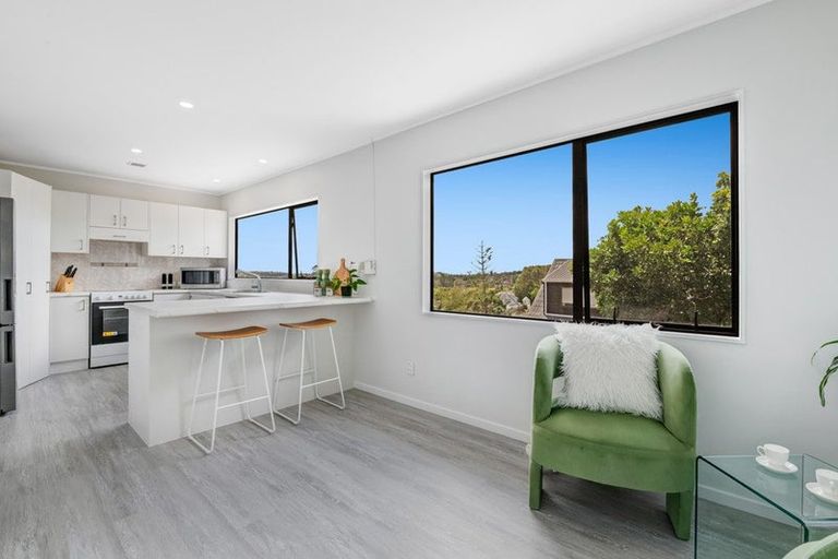 Photo of property in 2/20 Bronzewing Terrace, Unsworth Heights, Auckland, 0632