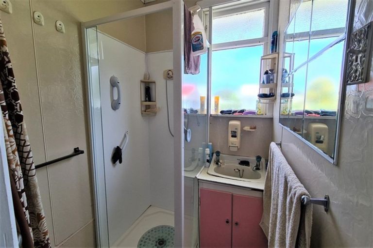 Photo of property in 24 Whitcombe Road, Opunake, 4616