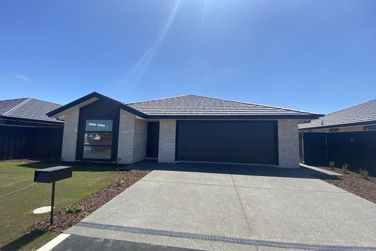 Photo of property in 28 Eileen Way, Rolleston, 7615