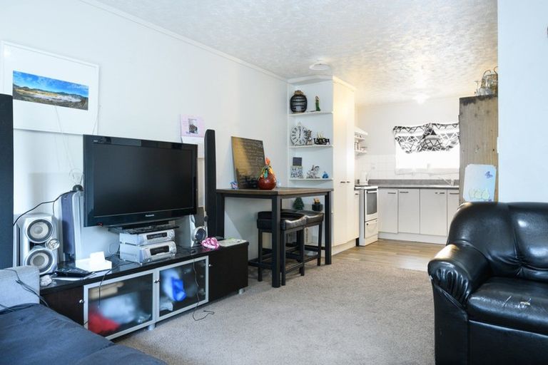 Photo of property in 1/10 Trounson Avenue, Clendon Park, Auckland, 2103