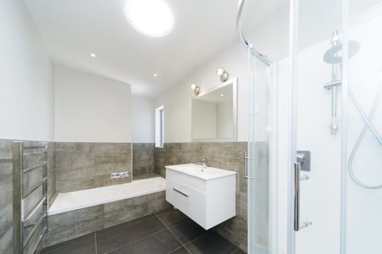 Photo of property in 140 Ruapehu Drive, Fitzherbert, Palmerston North, 4410