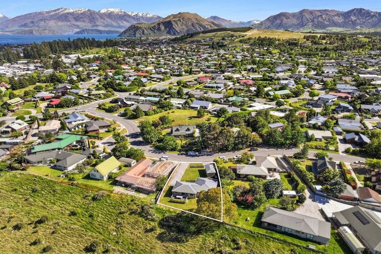 Photo of property in 14 Rob Roy Lane, Wanaka, 9305