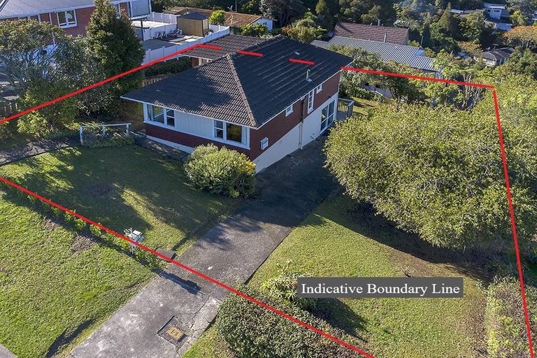 Photo of property in 12 Barker Rise, Northcross, Auckland, 0632