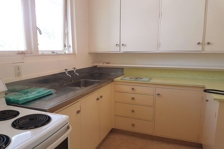 Photo of property in 2/18 Agra Crescent, Khandallah, Wellington, 6035