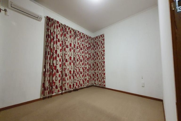 Photo of property in 34 Chislehurst Street, Henderson, Auckland, 0612