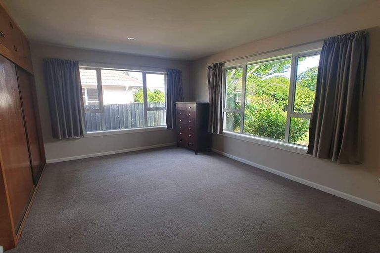 Photo of property in 37 Acacia Avenue, Upper Riccarton, Christchurch, 8041