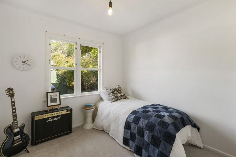 Photo of property in 10 Liddel Grove, Island Bay, Wellington, 6023